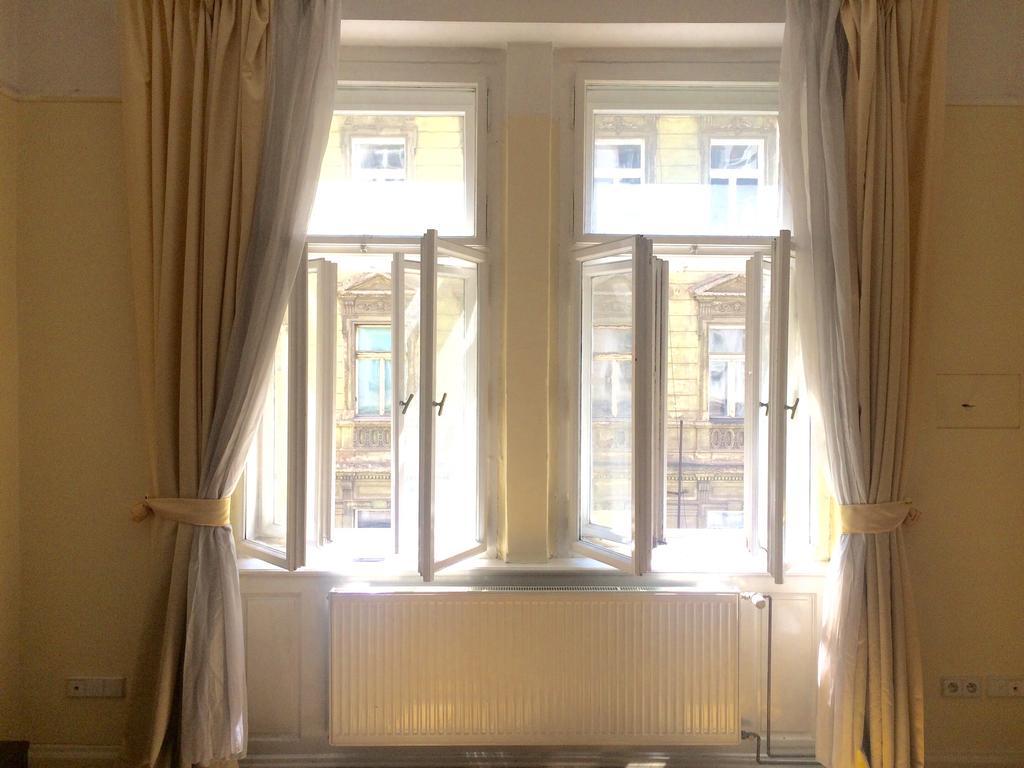 Historic Centre-Spacious Apartment Prag Exteriör bild
