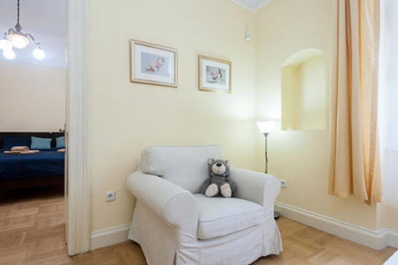 Historic Centre-Spacious Apartment Prag Exteriör bild